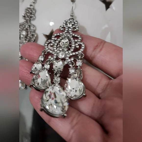 Paparazzi Dazzling Chandelier Earrings - Picture 2 of 2